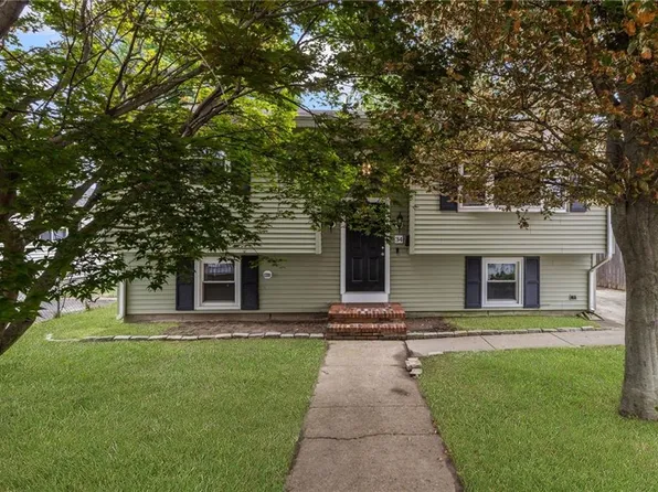 34 Queen St, Cranston, RI 02920