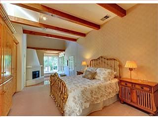 3rd image of 18694 Blythswood Dr