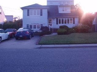 127 McKinley Ave, Island Park, NY 11558