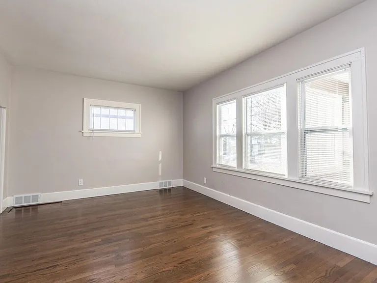 1022 Goold St — Photo 2