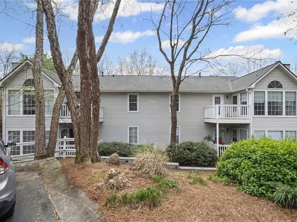 704 Gettysburg Pl, Sandy Springs, GA 30350
