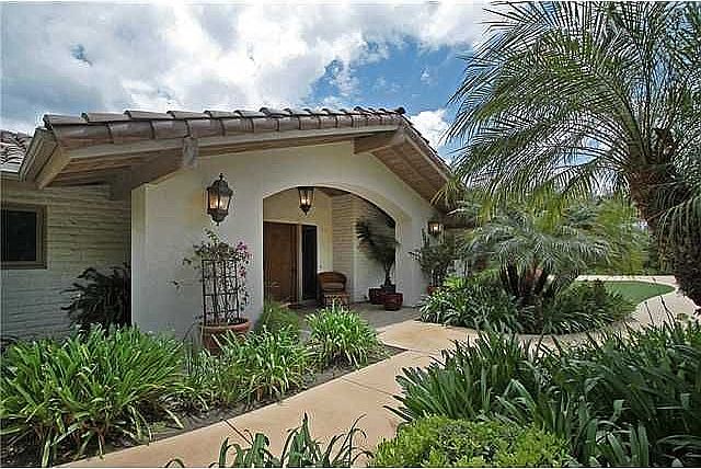 Inviting Front Entryway