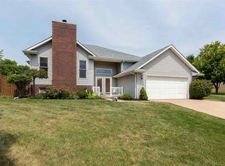 4930 Main Ct, Davenport, IA 52806