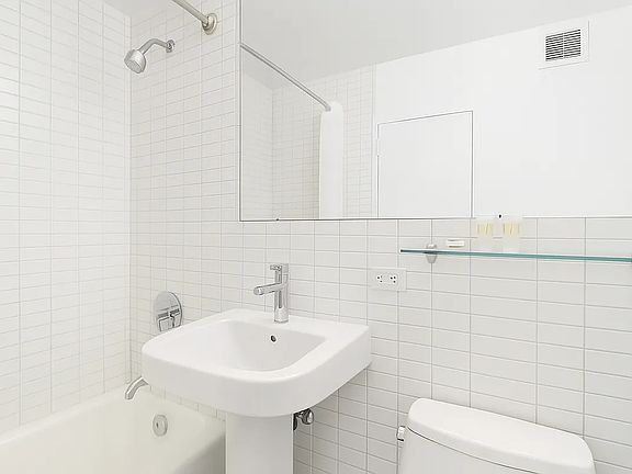 5th image of 222 E 39th St APT 16C
