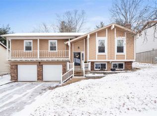 1316 Charing Cross Ln, Ballwin, MO 63021