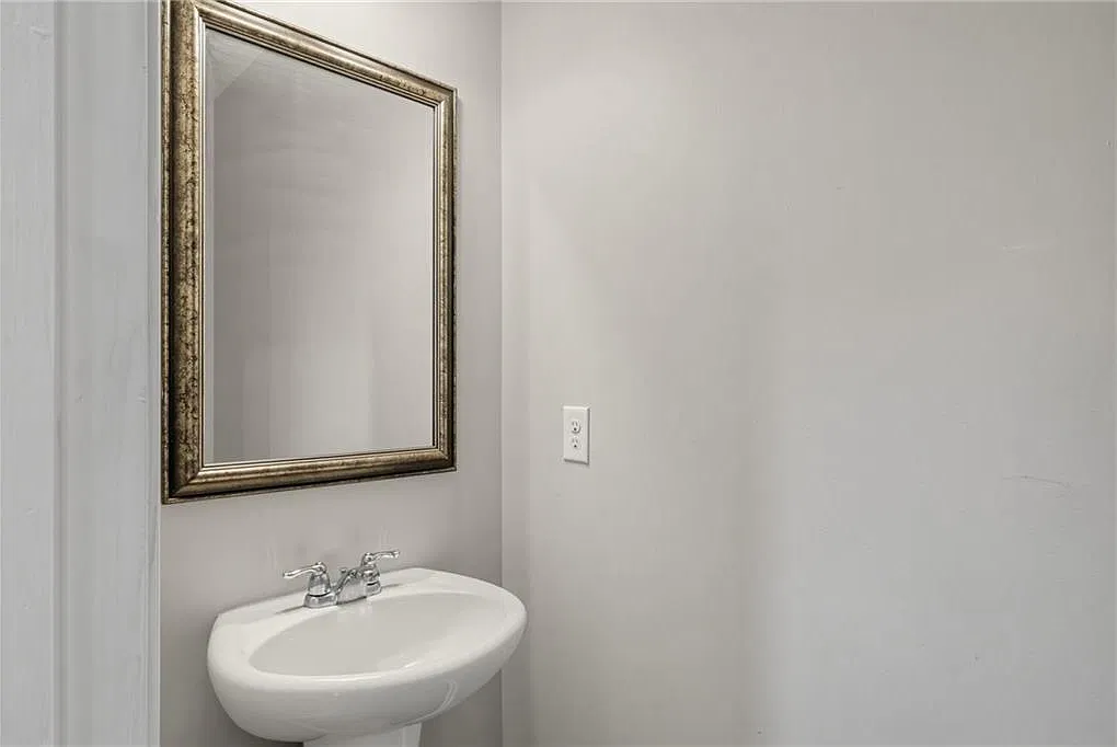 3 bed, 2.5 bath, 1682 sqft, $2,540 — Photo 4