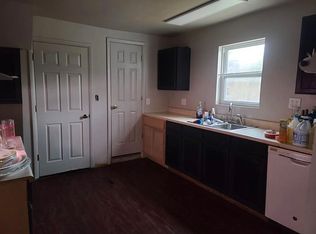 215 N 6th St, Charleston, IL 61920