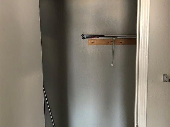 5th image of 222 E Hutchison St