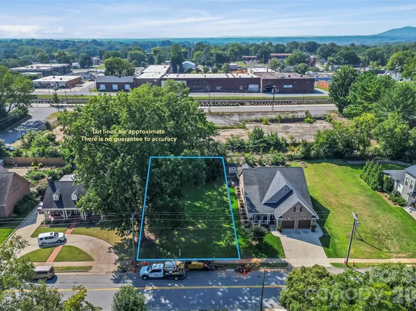 521 1st Ave NW, Hickory, NC 28601