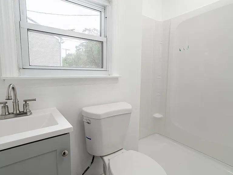 129 S Coles Ave — Photo 12