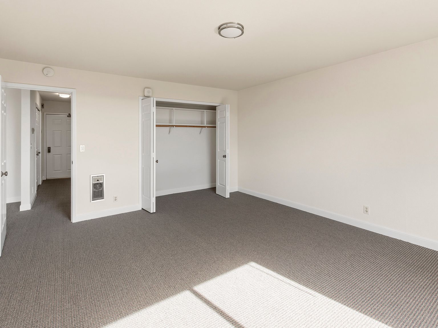 125-135 Gardenside Dr #207 - Main Image