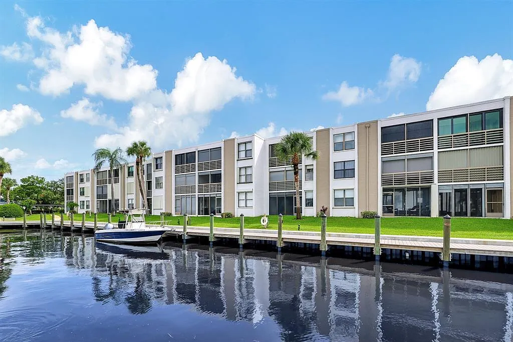 1 bed, 1.5 bath, 900 sqft, $1,850 — Photo 1