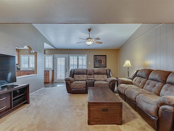 4th image of 3005 Lockwood Cir