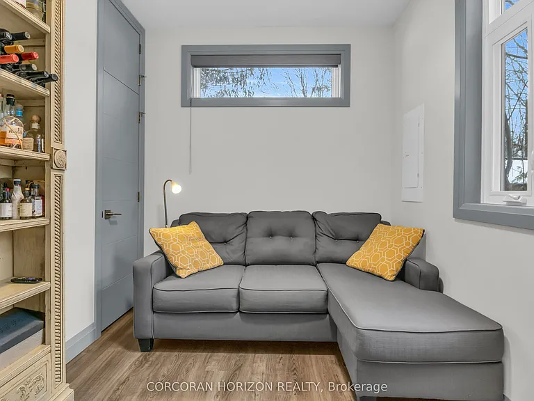 21 Cottage Ln — Photo 8