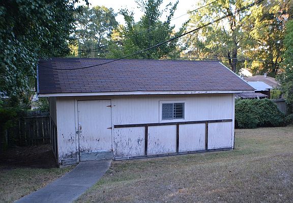 2nd image of 3848 Elmer Ln