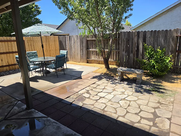 1009 Southampton Dr — Photo 17