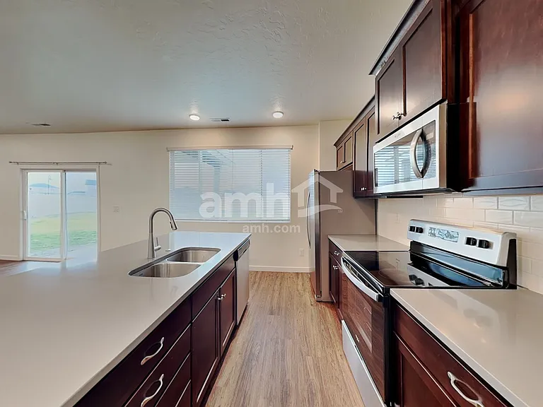 898 N Garnet Creek Ave — Photo 4