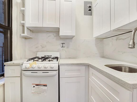 3rd image of 14580 Farmers Blvd #2G