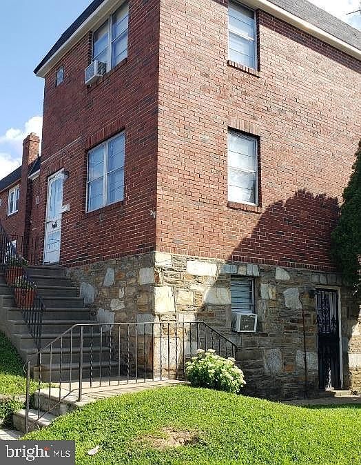 1st image of 350 Devereaux Ave #2
