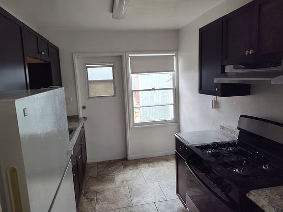 3rd image of 4282 Estrella Ave