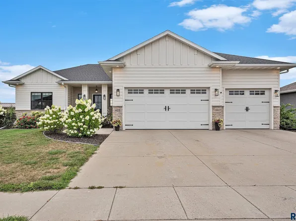 405 S Sunshine Ave, Brandon, SD 57005