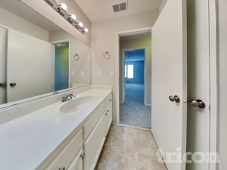 1344 Shaddick Dr — Photo 15