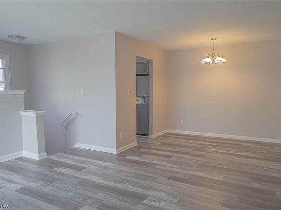 3rd image of 916 Canterbury Ln #D