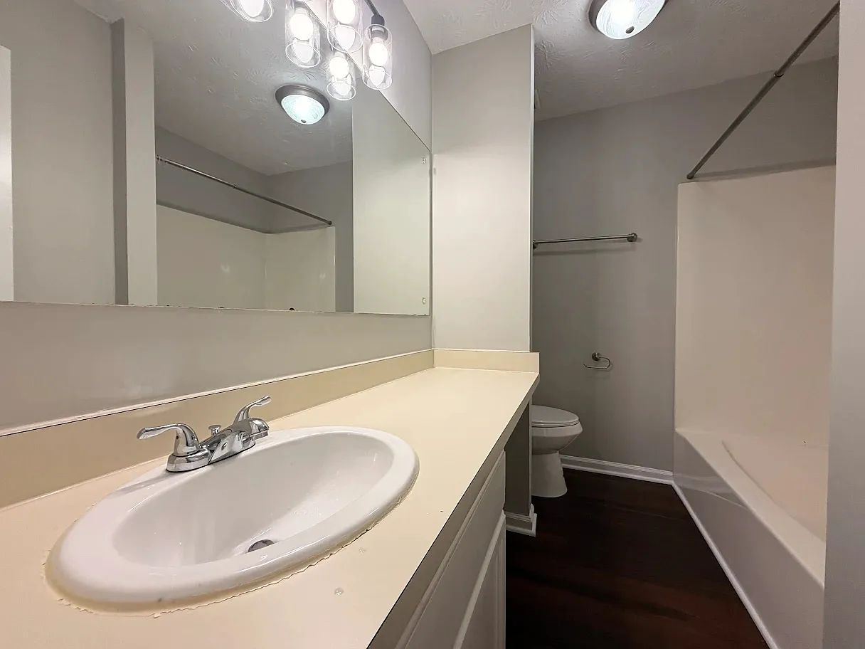 2 bed, 1076 sqft, $1,600 — Photo 3