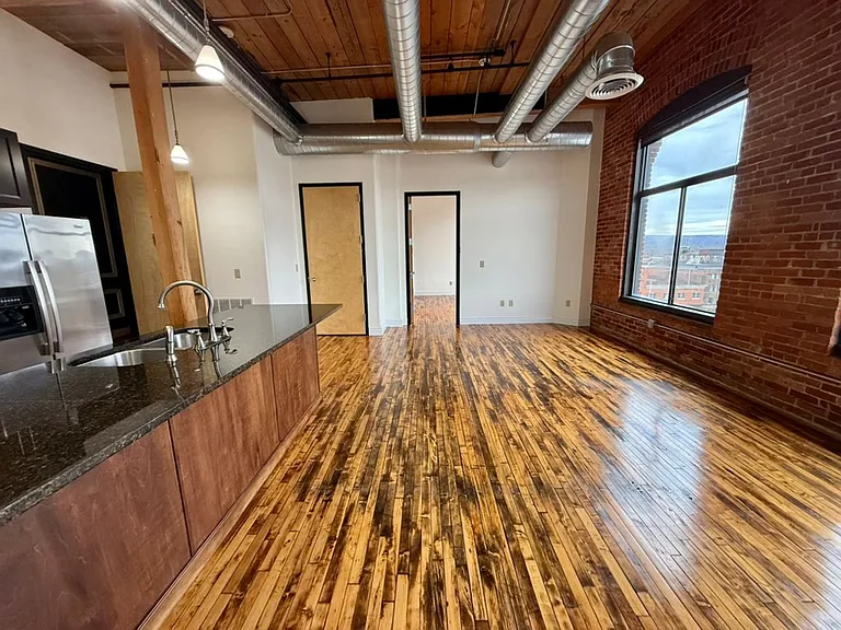 421 Broad St — Photo 10