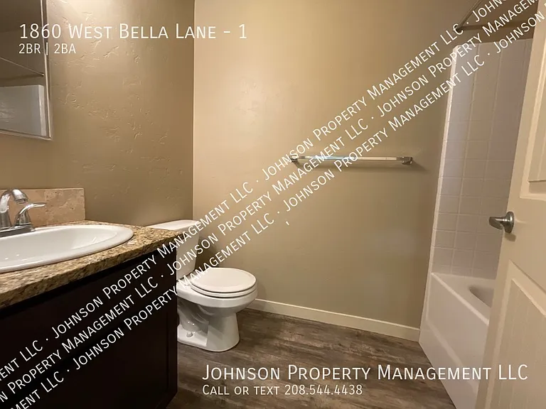 1860 W Bella Ln #1 — Photo 11