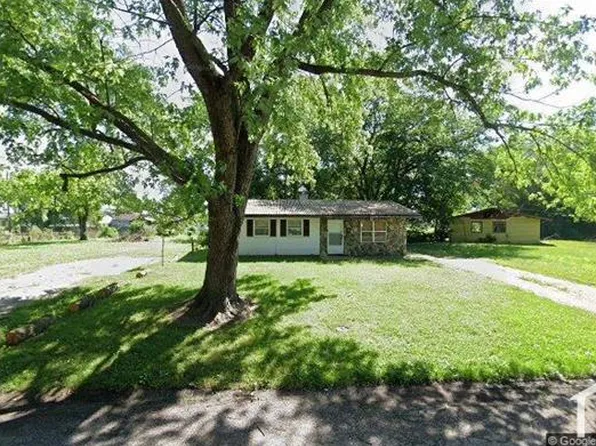 1 Westwood Dr, Cahokia, IL 62206