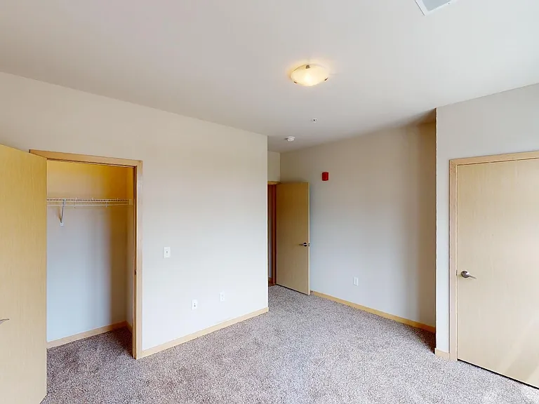 902 Drake St — Photo 94