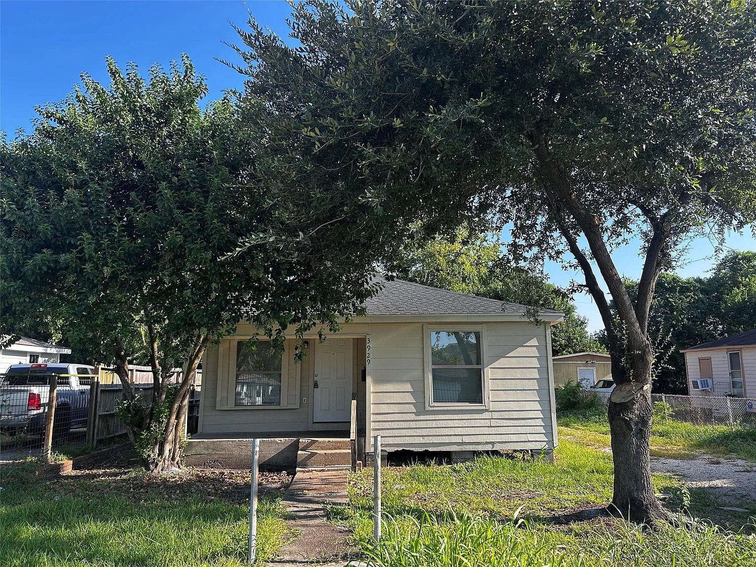 2 bed, 1.0 bath, 760 sqft, $1,000 — Photo 1