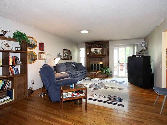 4th image of 13276 Gateroyal Dr