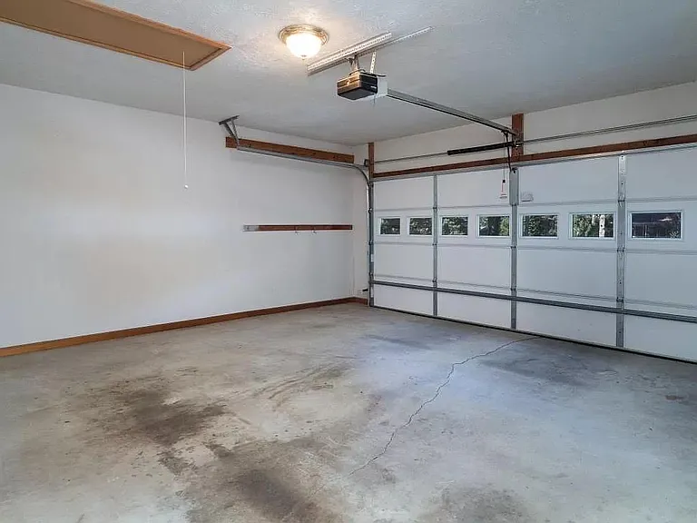 1146 Hutch Ln — Photo 15