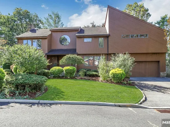 244 Fairview Ave, Englewood Cliffs, NJ 07632