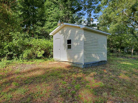 5th image of 102 Overbrook Cir