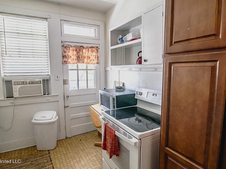 803 N Congress St #D — Photo 16
