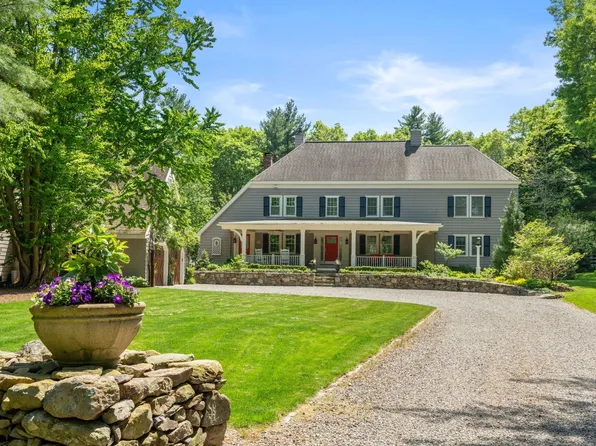 168 Centre St, Dover, MA 02030