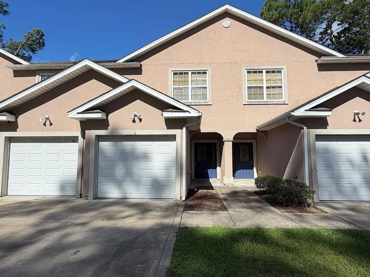 2 bed, 2.5 bath, $1,500 — Photo 1
