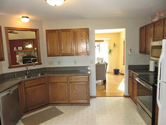 5th image of 1383 Eastfield Ct