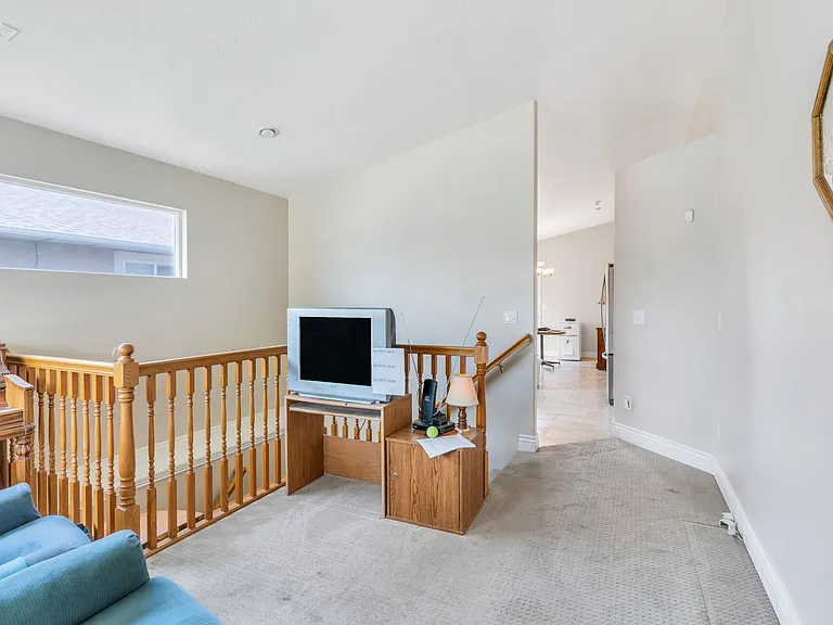 874 W 200 N — Photo 2