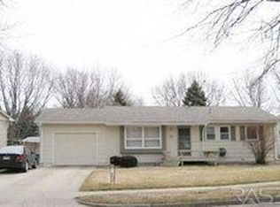 356 N Meyer Ln, Sioux Falls, SD 57103