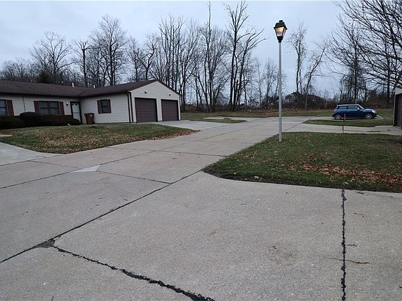 4th image of 126 Royal Crest Dr Unit I