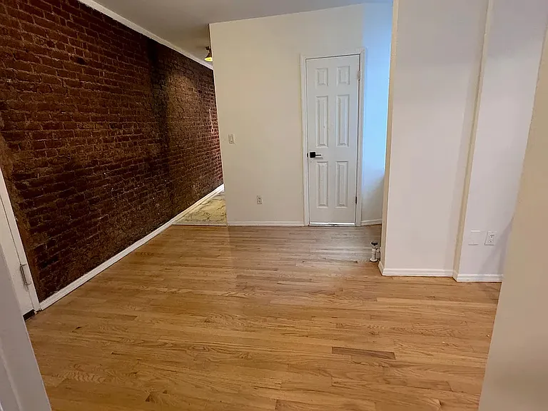 135 W 10th St #1 — Photo 10
