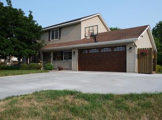 917 E Orchard St, Belle Plaine, MN 56011
