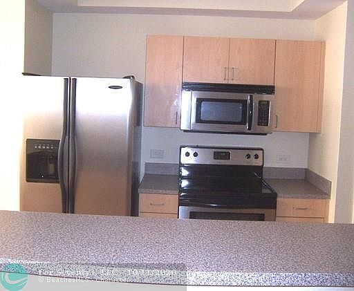 2nd image of 533 NE 3rd Ave APT 507