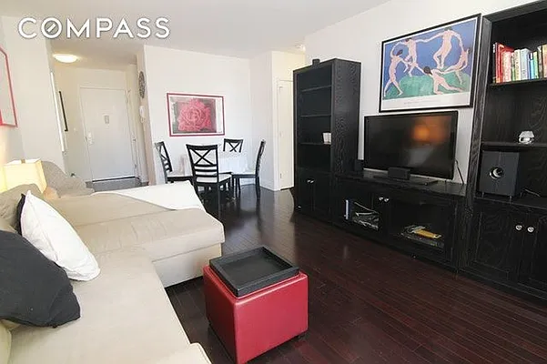 Rented by Compass | media 39