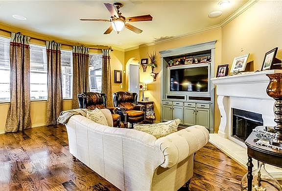 3rd image of 11490 Luxembourg Ln