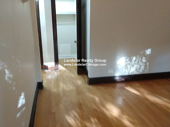 4th image of 7228 N Greenview Ave #1
